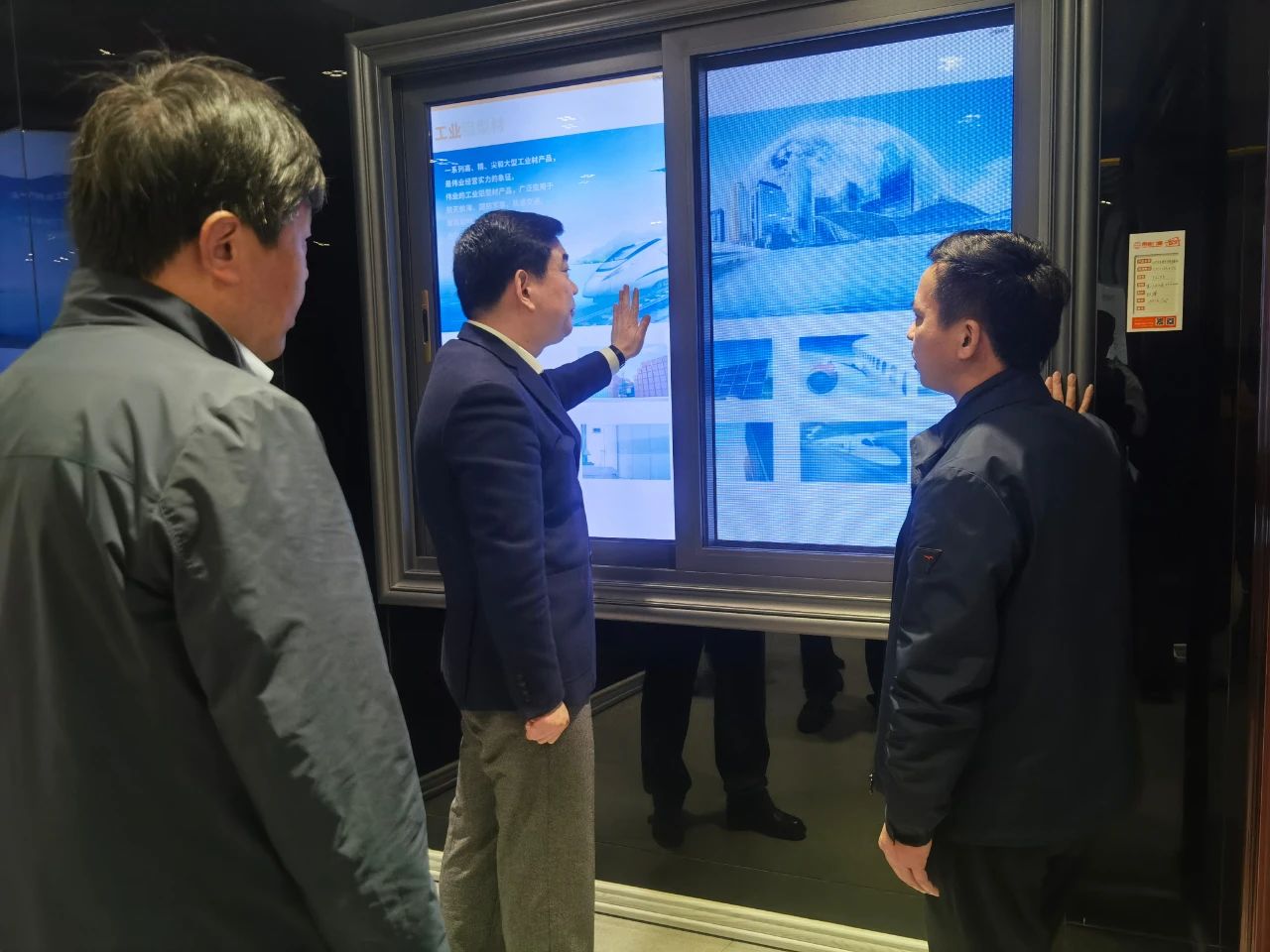 新沂市委书记陈堂清走进江苏尊龙官方网站首页铝材，，，，，，开展冶金质料工业调研